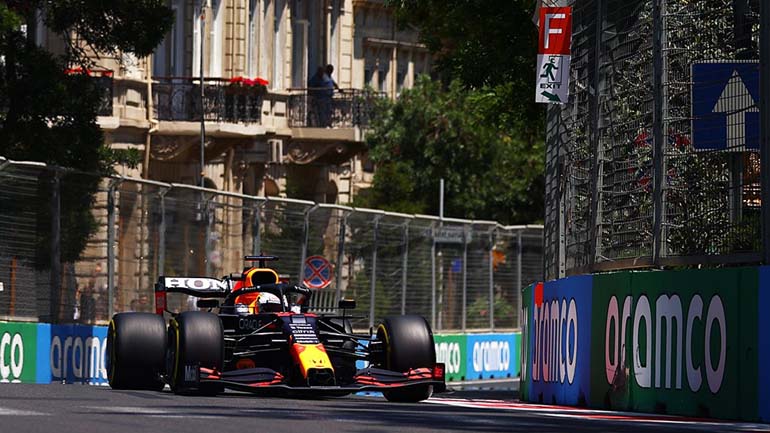 Πρώτος ο Verstappen στο Αζερμπαϊτζάν – Ακολουθούν οι Ferrari